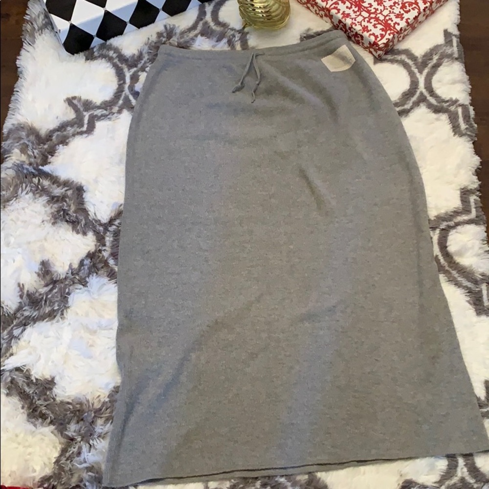 Holiday Wear 🎁 VTG DKNY grey knit maxi skirt